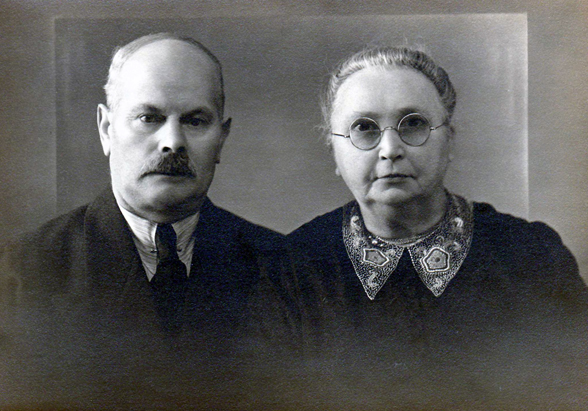 Pieter 1874 en Elisabeth Volker. Foto gekegen van Piet Serne in 2010.